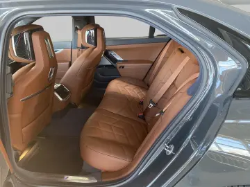 BMW 750 e xDrive M Sport Pro ACC AHK-el. Park-Assist