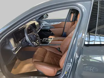 BMW 750 e xDrive M Sport Pro ACC AHK-el. Park-Assist