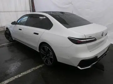 BMW 740d xDrive M Sportpaket Standhzg SkyLounge 21