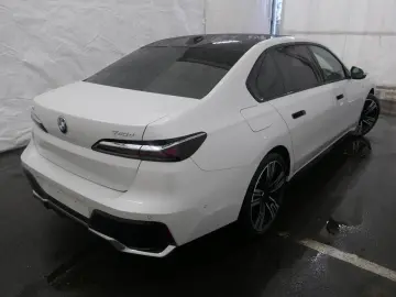 BMW 740d xDrive M Sportpaket Standhzg SkyLounge 21