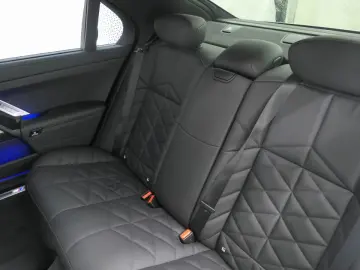 BMW 740d xDrive M Sportpaket Standhzg SkyLounge 21