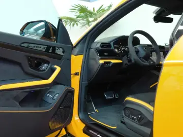 LAMBORGHINI Urus SE B&O MASSAGE 23ZOLL STYLE PACK AMBIENTE