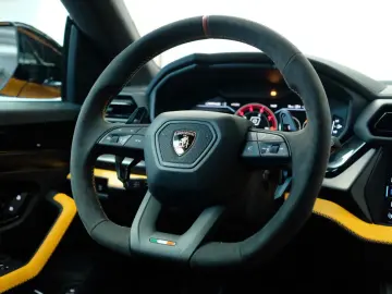 LAMBORGHINI Urus SE B&O MASSAGE 23ZOLL STYLE PACK AMBIENTE