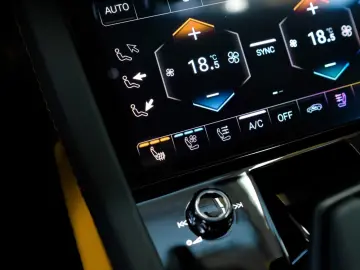 LAMBORGHINI Urus SE B&O MASSAGE 23ZOLL STYLE PACK AMBIENTE