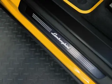 LAMBORGHINI Urus SE B&O MASSAGE 23ZOLL STYLE PACK AMBIENTE