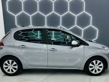 PEUGEOT 208 2019 1.2i E6 Garantie 12 Luni Rate Avans 0 Doar