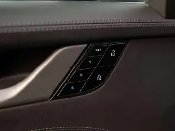 PORSCHE 992 CARRERA LIFT UITL 21 RS MATRIX 360 PANO 18W