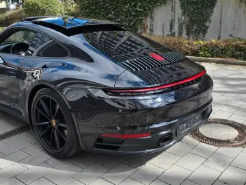 PORSCHE 911 Carrera 4