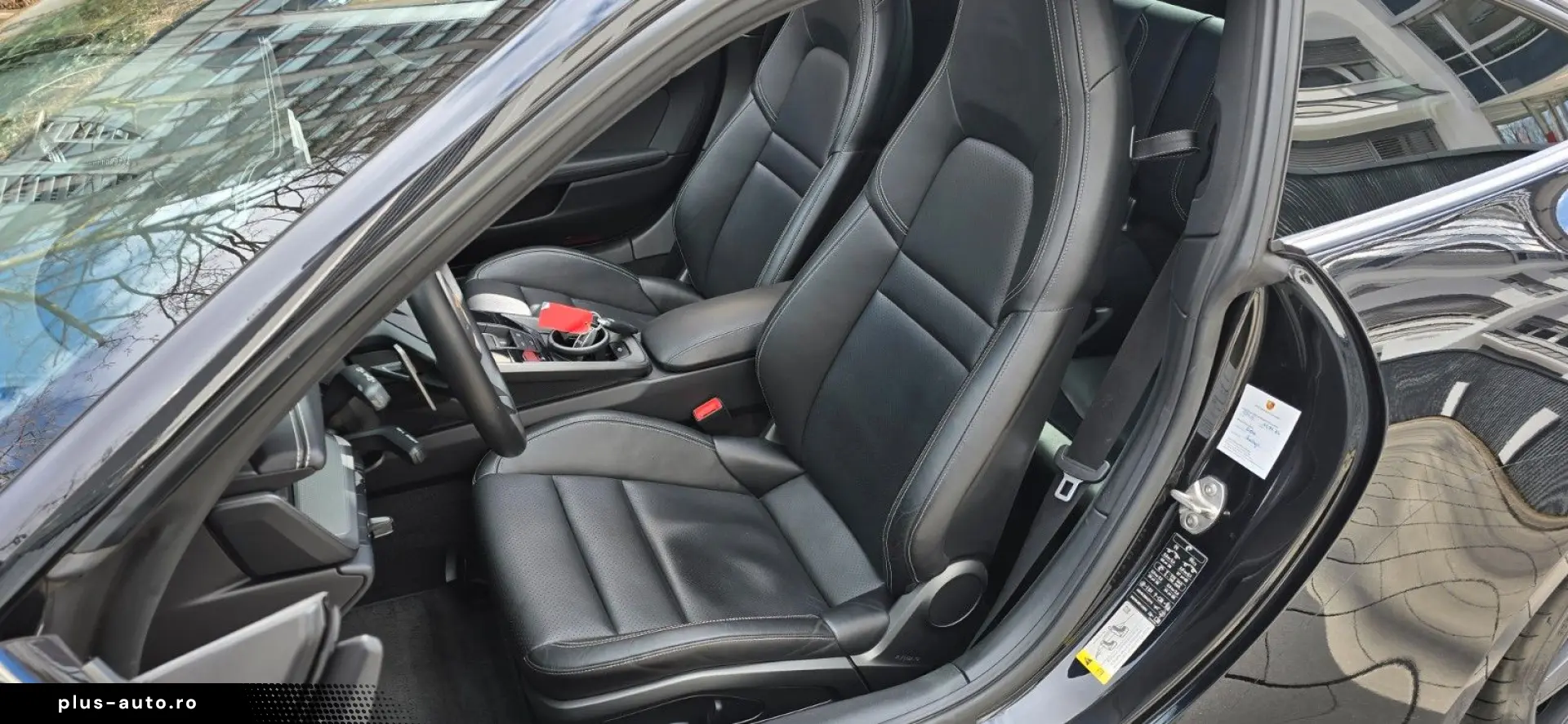 PORSCHE 911 Carrera 4