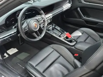 PORSCHE 911 Carrera 4