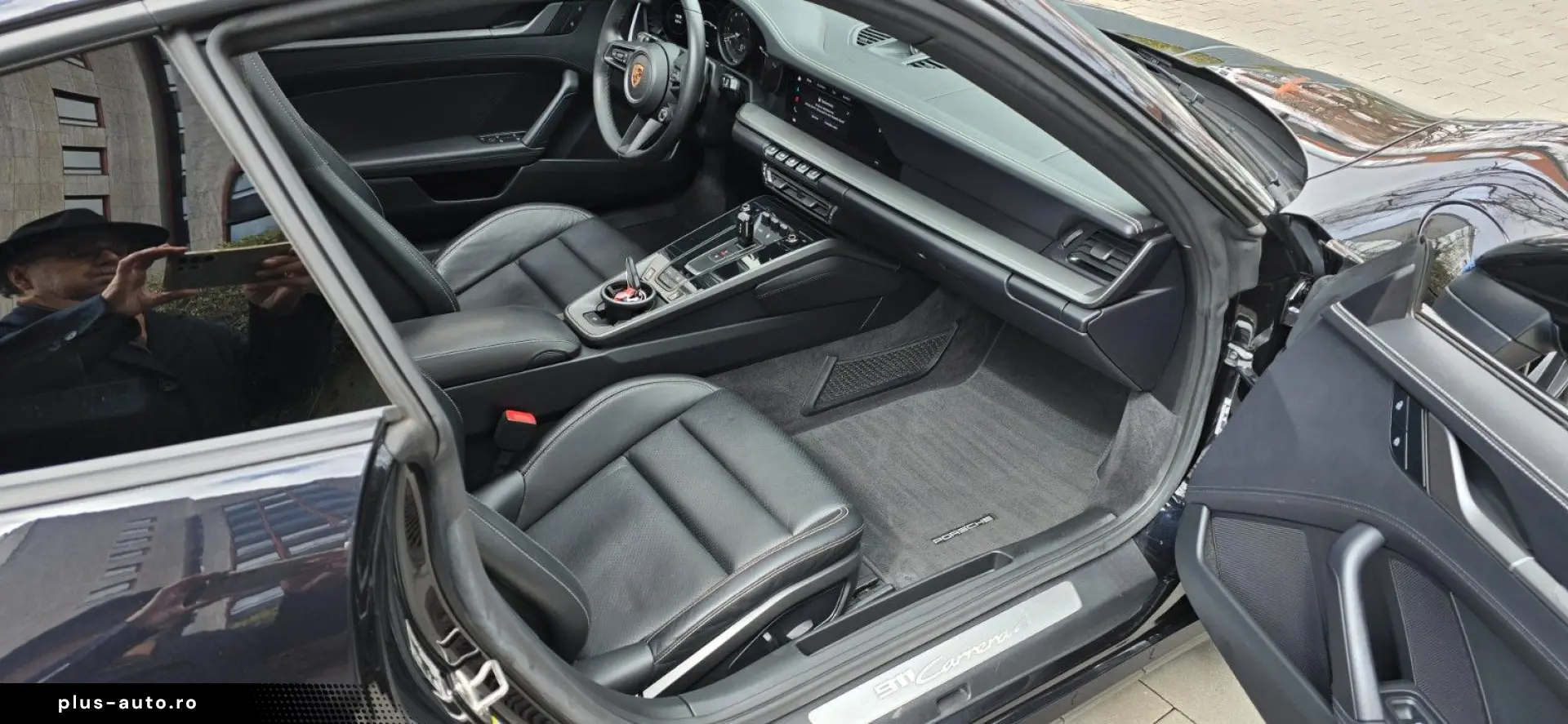 PORSCHE 911 Carrera 4