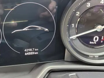 PORSCHE 911 Carrera 4