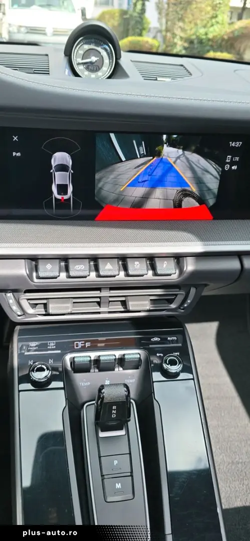 PORSCHE 911 Carrera 4