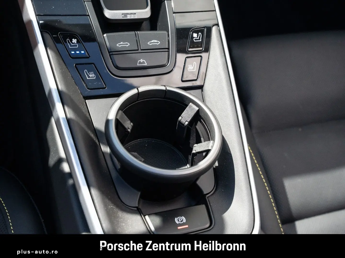 PORSCHE 992 911 Carrera 4 GTS Cabrio Burmester InnoDrive