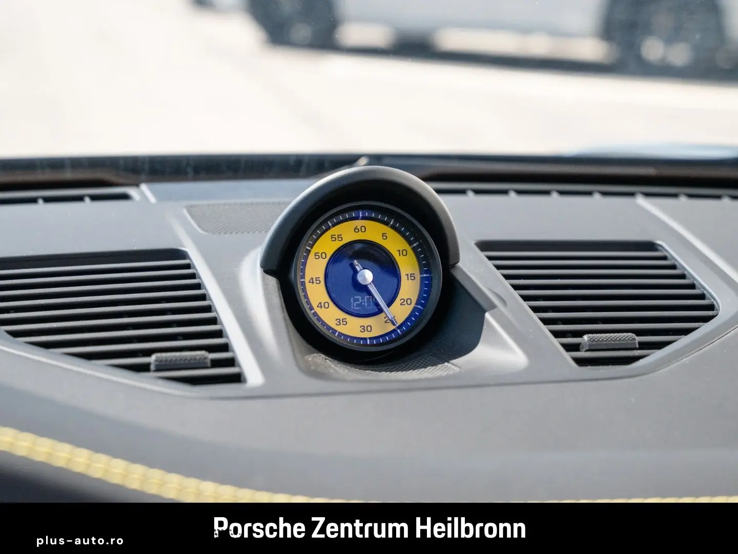 PORSCHE 992 911 Carrera 4 GTS Cabrio Burmester InnoDrive