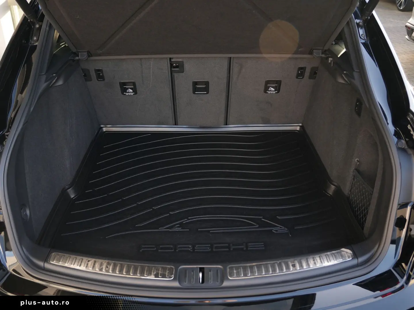 PORSCHE MACAN PANO-SPORTSITZE-BOSE-AHK-360CAM-LED-20 S