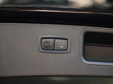 PORSCHE MACAN PANO-SPORTSITZE-BOSE-AHK-360CAM-LED-20 S