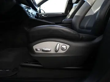 PORSCHE MACAN PANO-SPORTSITZE-BOSE-AHK-360CAM-LED-20 S