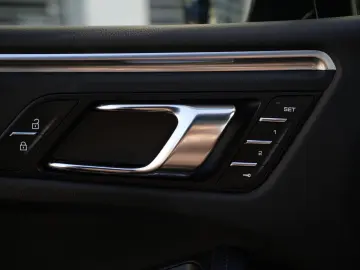 PORSCHE MACAN PANO-SPORTSITZE-BOSE-AHK-360CAM-LED-20 S