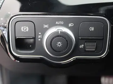 MERCEDES-BENZ CLA 200 7G-DCT AMG Line