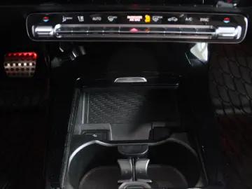 MERCEDES-BENZ CLA 200 7G-DCT AMG Line