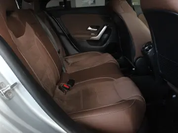 MERCEDES-BENZ CLA 200 7G-DCT AMG Line