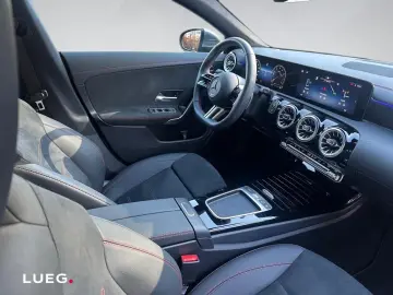 MERCEDES-BENZ CLA 200 AMG RÜCKFKAM LED LENKRHZG AMBIENTE