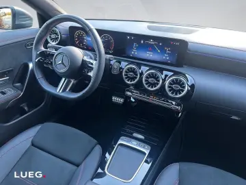 MERCEDES-BENZ CLA 200 AMG RÜCKFKAM LED LENKRHZG AMBIENTE