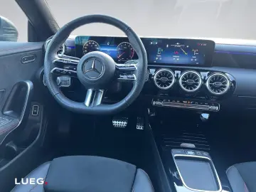 MERCEDES-BENZ CLA 200 AMG RÜCKFKAM LED LENKRHZG AMBIENTE