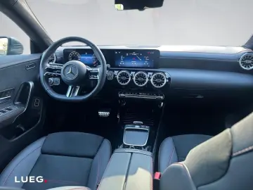 MERCEDES-BENZ CLA 200 AMG RÜCKFKAM LED LENKRHZG AMBIENTE