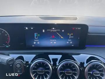 MERCEDES-BENZ CLA 200 AMG RÜCKFKAM LED LENKRHZG AMBIENTE