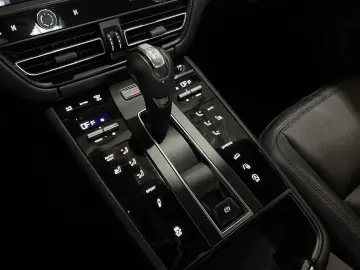 PORSCHE Macan S