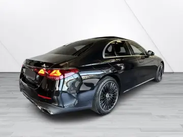 MERCEDES-BENZ E 300 de 4M AMG Premium Pano HUDD