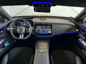 MERCEDES-BENZ E 300 de 4M AMG Premium Pano HUDD