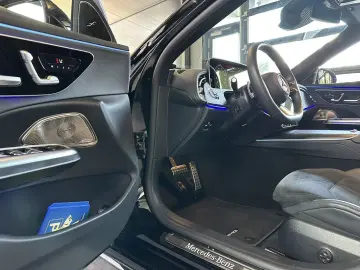 MERCEDES-BENZ E 300 de 4M AMG Premium Pano HUDD