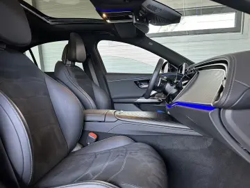 MERCEDES-BENZ E 300 de 4M AMG Premium Pano HUDD