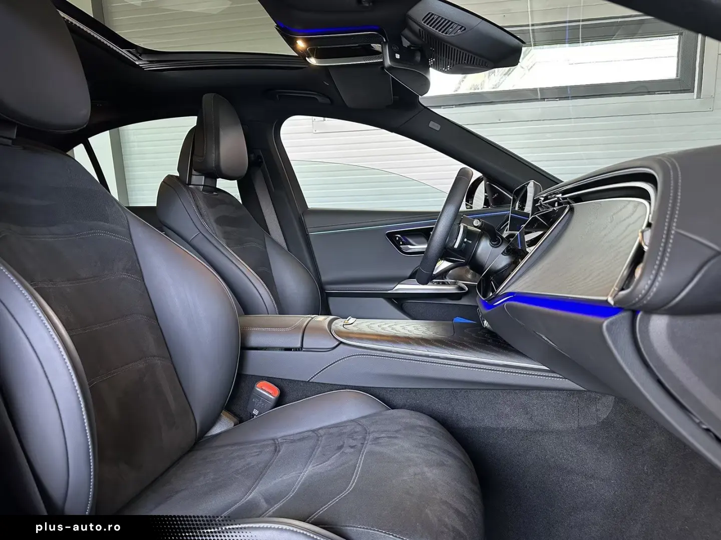 MERCEDES-BENZ E 300 de 4M AMG Premium Pano HUDD