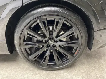 AUDI Q8 quattro S-Line HUD Pano Klima