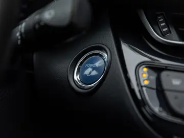 Toyota C-HR 1.8 HSD 122 CP 4x2 CVT C-lassy