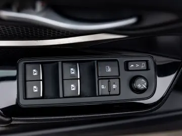 Toyota C-HR 1.8 HSD 122 CP 4x2 CVT C-lassy