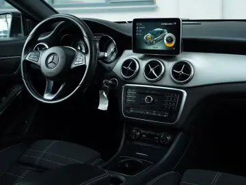 Mercedes-Benz CLA ver-200-d-4matic-7g--dct-peak-edition