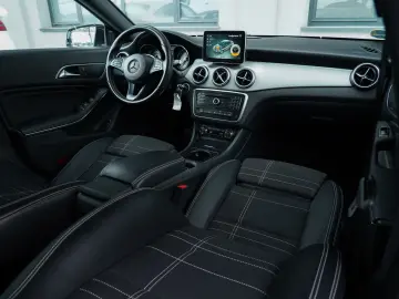 Mercedes-Benz CLA ver-200-d-4matic-7g--dct-peak-edition
