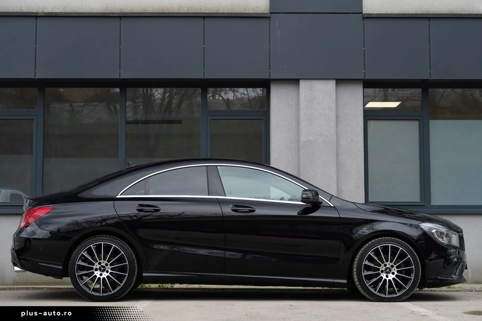 Mercedes-Benz CLA ver-200-d-4matic-7g--dct-peak-edition