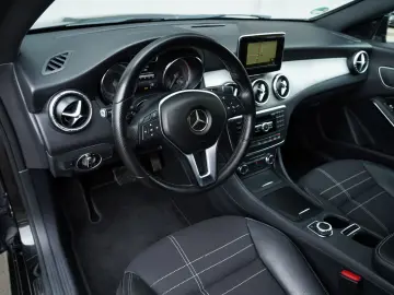 Mercedes-Benz CLA ver-200-d-4matic-7g--dct-peak-edition