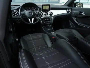 Mercedes-Benz CLA ver-200-d-4matic-7g--dct-peak-edition