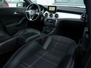 Mercedes-Benz CLA ver-200-d-4matic-7g--dct-peak-edition
