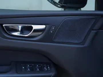 Volvo XC 60 B4 MHEV AT8 AWD Momentum Pro