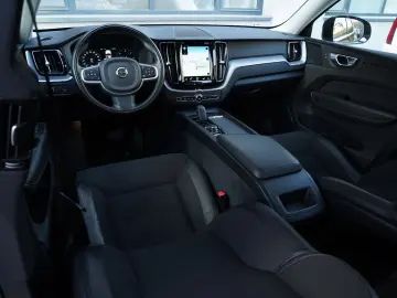 Volvo XC 60 B4 MHEV AT8 AWD Momentum Pro