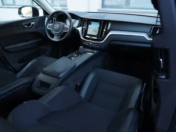 Volvo XC 60 B4 MHEV AT8 AWD Momentum Pro