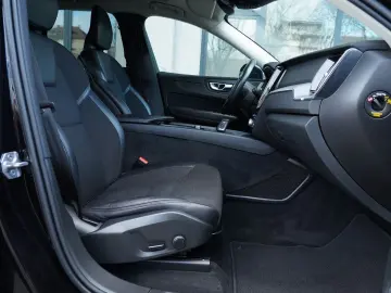 Volvo XC 60 B4 MHEV AT8 AWD Momentum Pro